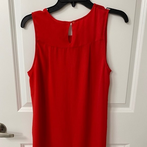 Violet + Claire Sleeveless Round Neck Top. Red. Medium. Officewear, Business - Picture 3 of 5